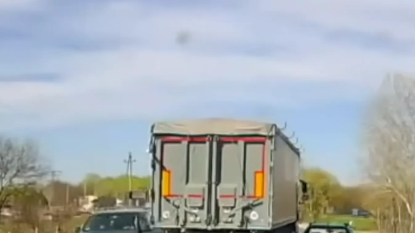 Brutális, amit ez a kamionos művelt a 44-esen, elképesztő felvétel