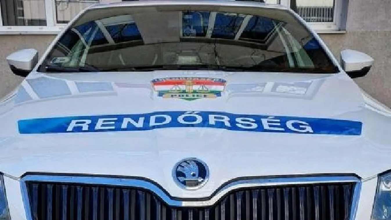 Autójában füvezett a fiatal, aztán beszédbe elegyedtek vele a rendőrök