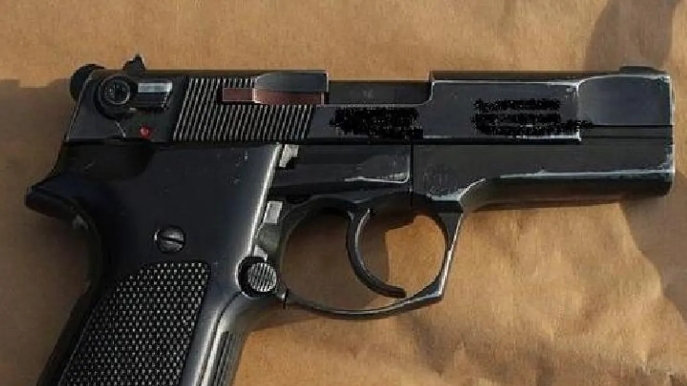 Újabb elkeserítő eset a magyar utakon, pisztolyt rántott a gyorshajtó - Fotók