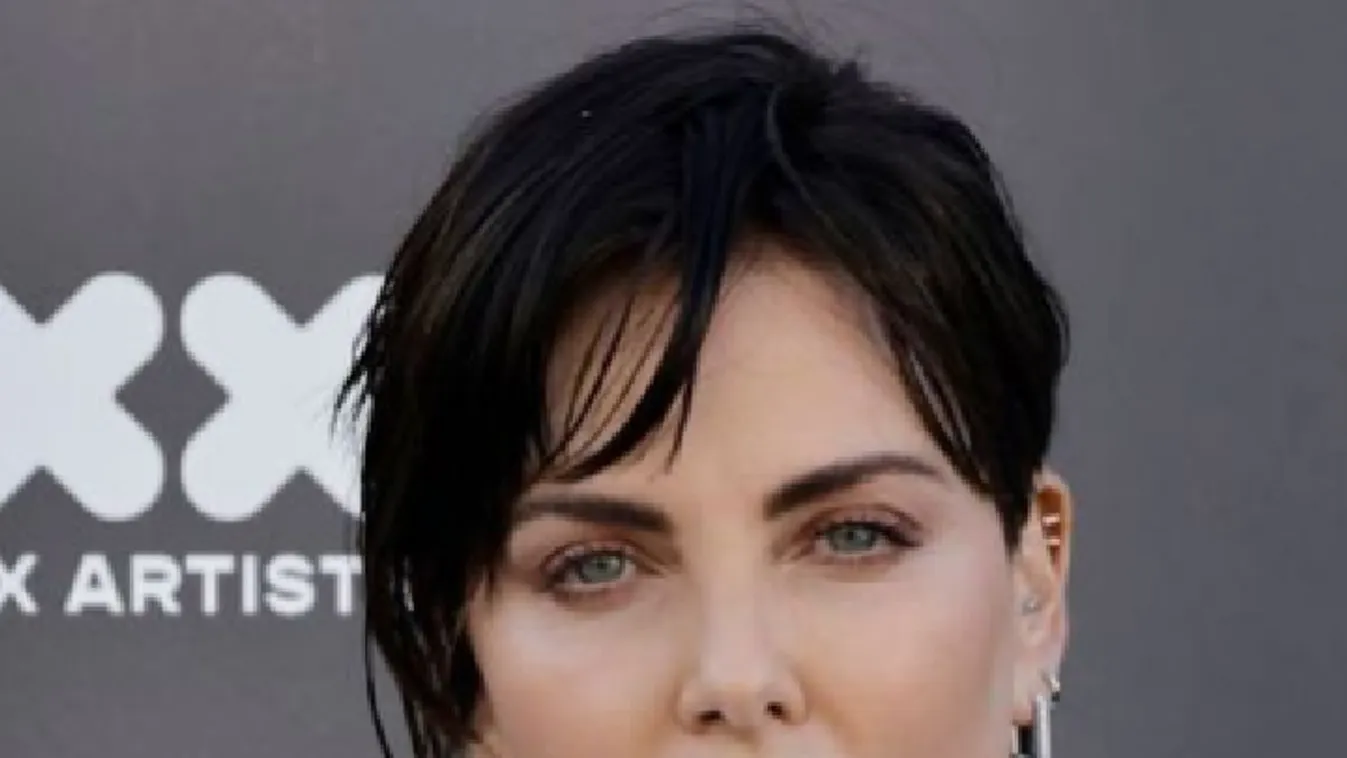 Új frizurával felismerhetetlen a gyönyörű világsztár - Fotók