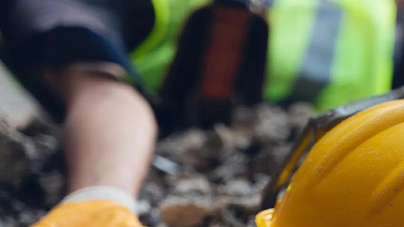 Szörnyű baleset: Sóderszállító nyomott agyon egy embert Dunavarsánynál