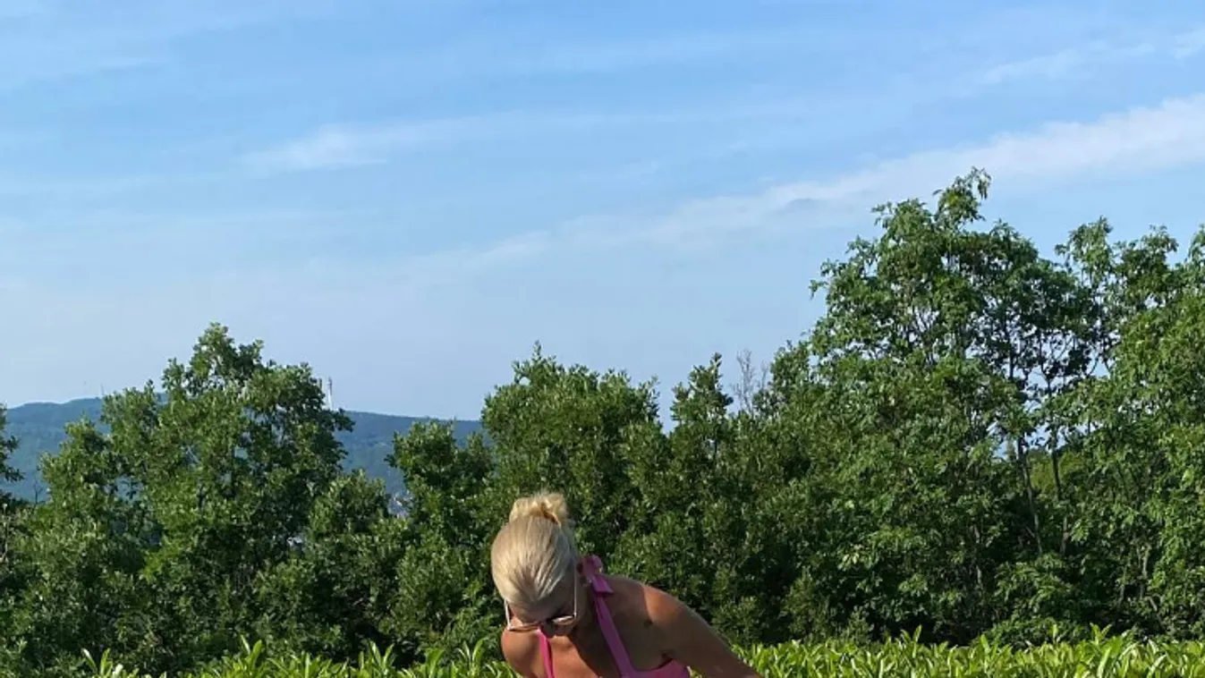 Barta Sylvia a medence partján is szexi és elegáns – Fotók