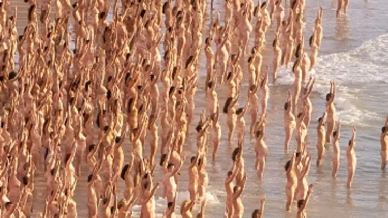 Többezren vetkőztek pucérra nyilvánosan