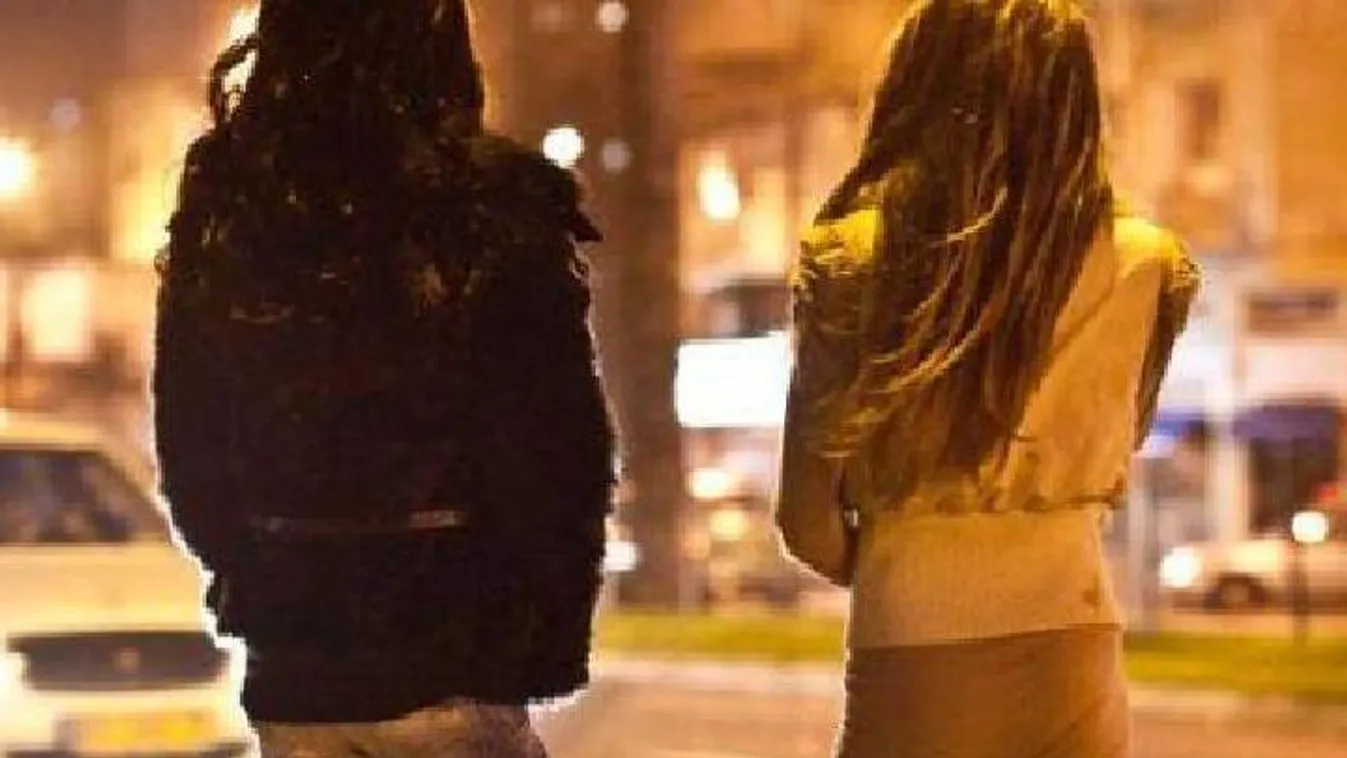 Seprűnyéllel verte, a haját tépte és prostitúcióra kényszerítette 13 éves barátnőjét