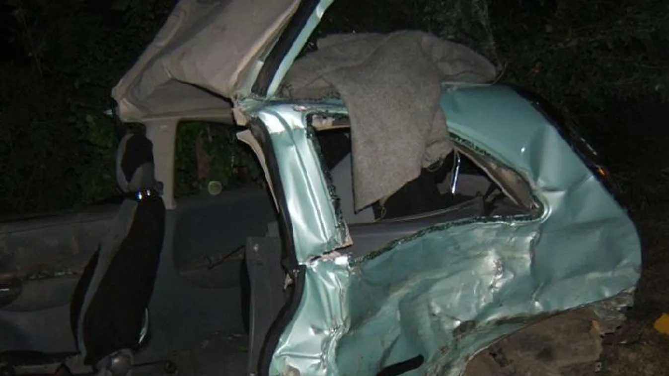 Durván száguldozva versenyeztek egymással, brutális balesetet okoztak