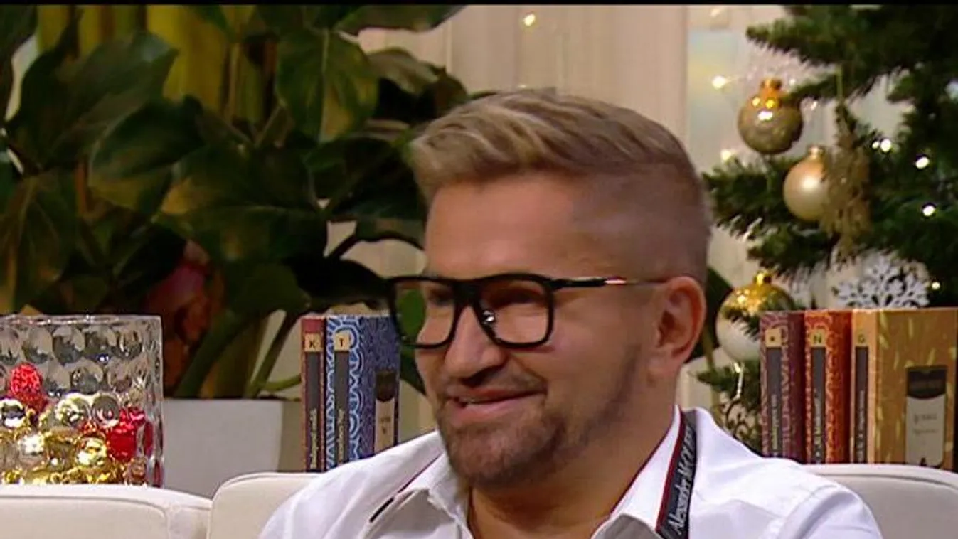 Új trend: extrém körmökkel élnek a nők, ilyenek nekik a hétköznapok - videóval