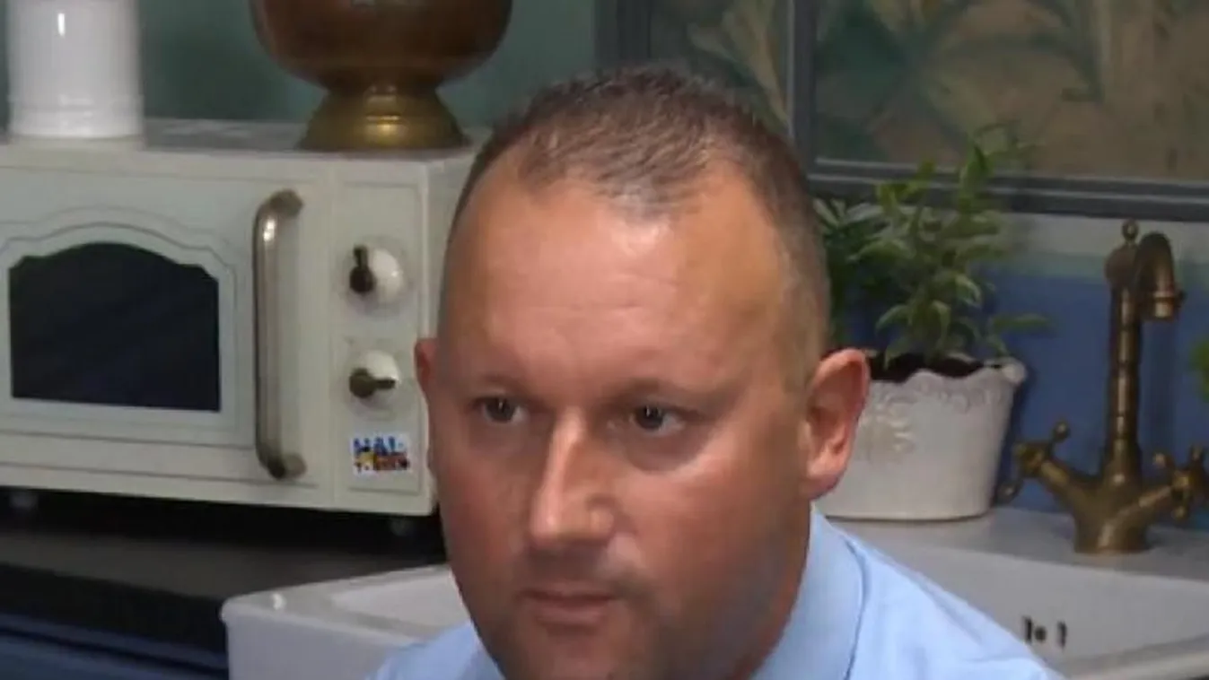 Alekosz zokon vette, amit vele tettek, lehet, hogy "hadjáratot" indítottak ellene a többiek