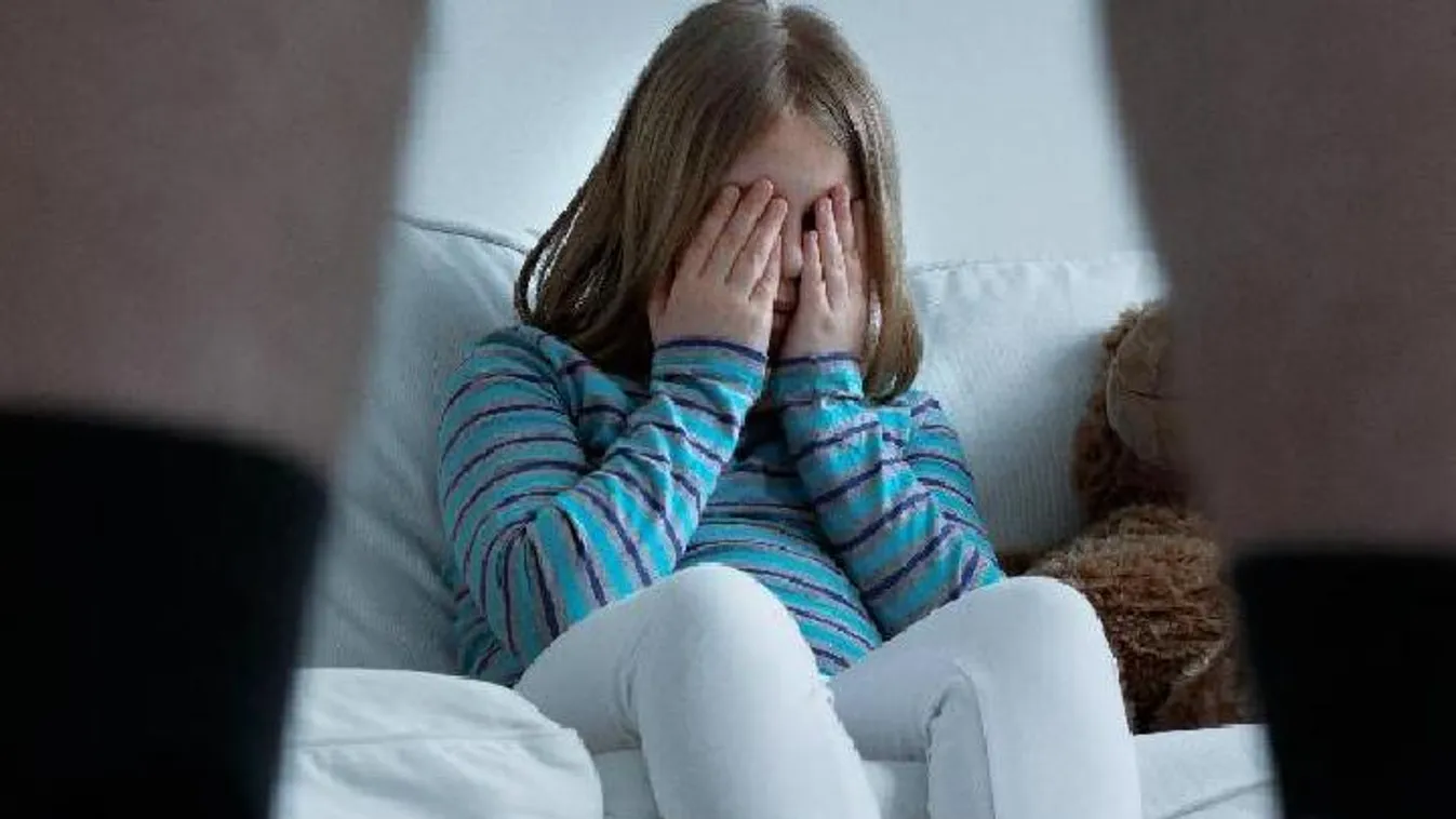 Kétezer gyermekpornográf fotóval bukott le egy pécsi férfi