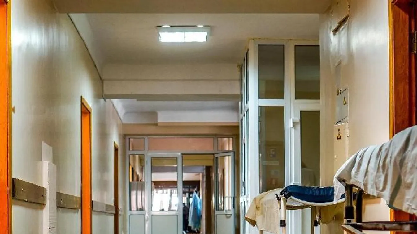 Pillangókéssel akarta megölni feleségét a kórházban