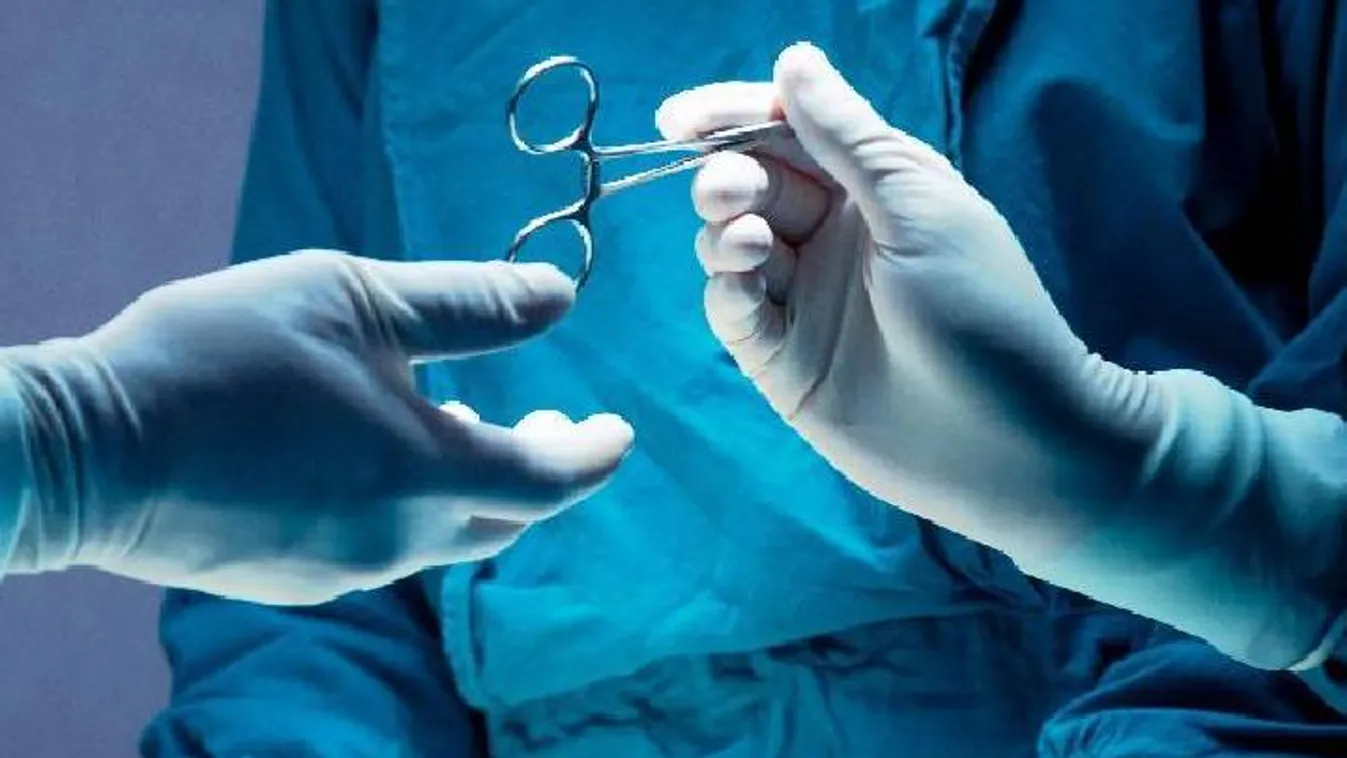 Az országban elsőként végeztek fül-orr-gégészeti beavatkozásokat robot segítségével Pécsen