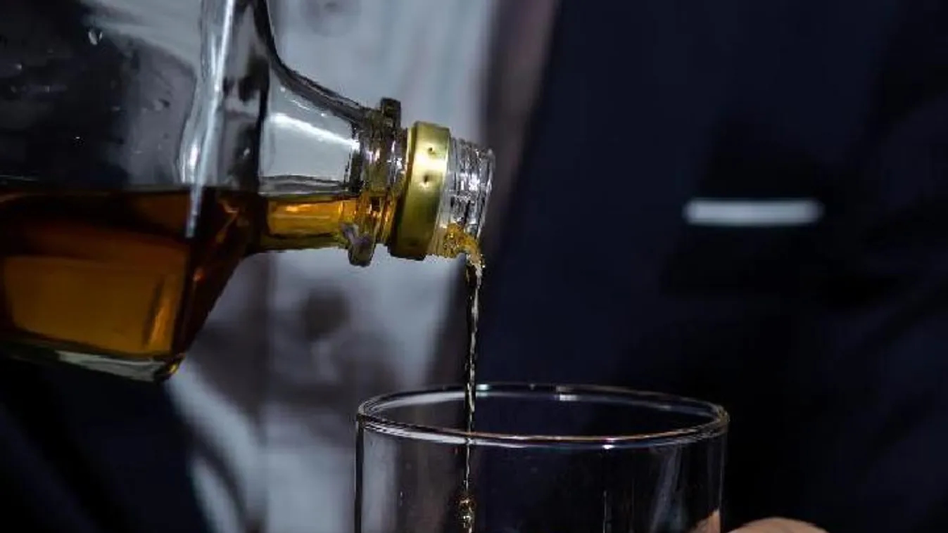 Kocsit lopott, kocsmáról kocsmára járt, végül tűzcsapnak ütközött