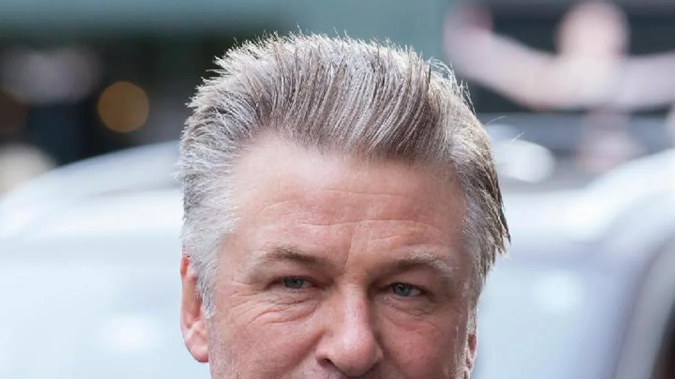 Emberölés miatt emeltek vádat Alec Baldwin és a kelléktáros ellen