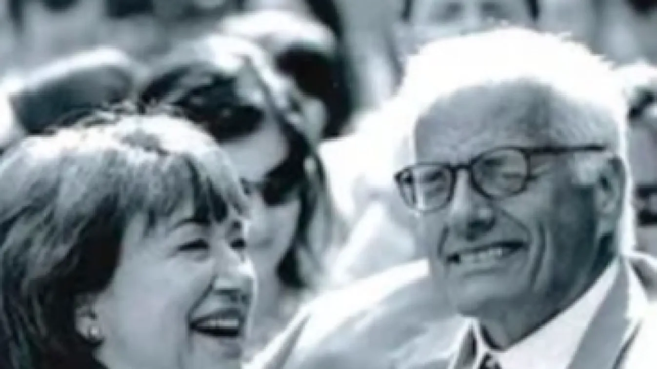 Naplójában írta le, hogy meg akarja ölni szüleit, majd meg is tette