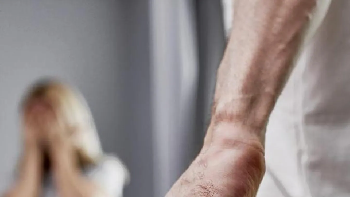 Veszprémi terror: fejbe rúgta, ütötte-vágta élettársát