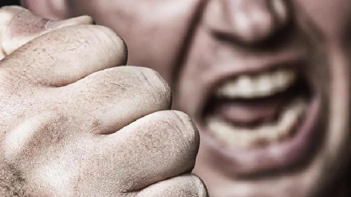 „Megöllek titeket!” - fenyegette családját késsel a kezében, majd elrabolta a 2 éves kisfiút az apa