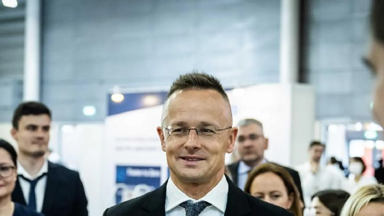 Szijjártó Péter: Magyarország és Szingapúr sem kér a külső beavatkozásokból