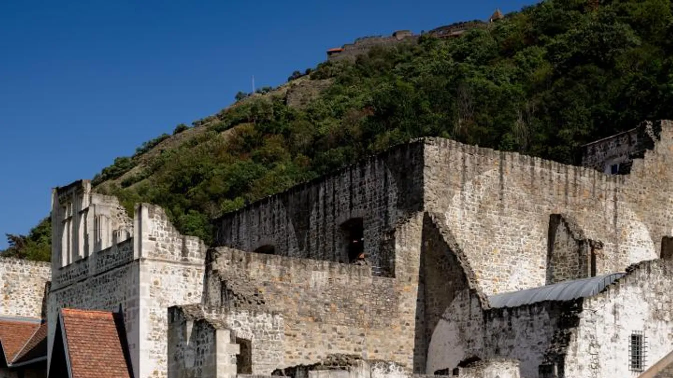 Utazz vissza az időben! - Nosztalgiabusszal az 1500-as évekbe