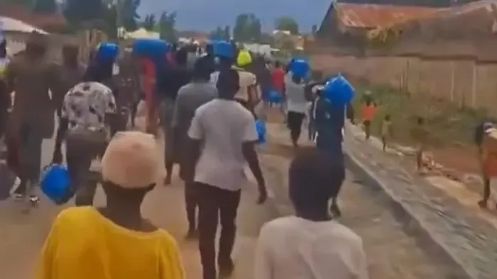 Lövöldözés, káosz - legalább húsz magyar rekedt a brutális zavargások miatt Zanzibáron