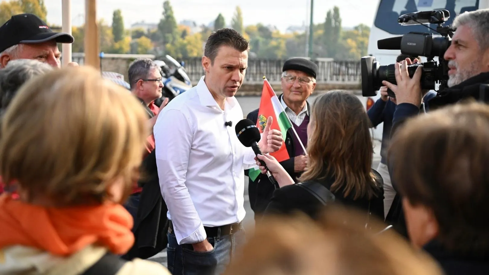 Menczer Tamás nyilatkozik