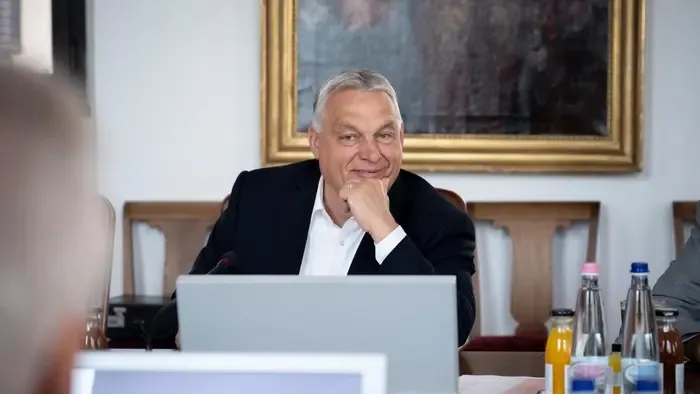 A Fidesz-kormány bevezeti a 14. havi nyugdíjat, a Tisza szakértői már a 13. havit is támadták