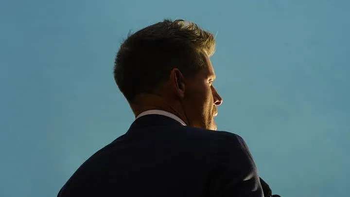 Orbán Balázs a politikai etikai kódexről oktatja Magyar Péteréket