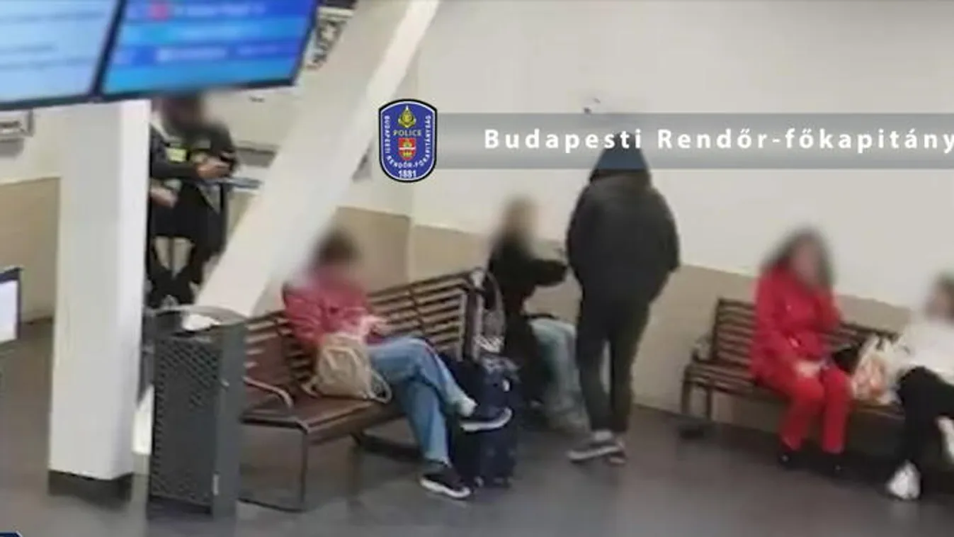 A nő arcához nyomta a nemi szervét