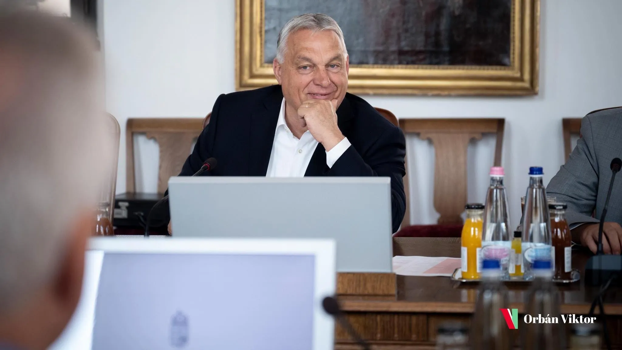 A Fidesz-kormány bevezeti a 14. havi nyugdíjat, a Tisza szakértői már a 13. havit is támadták