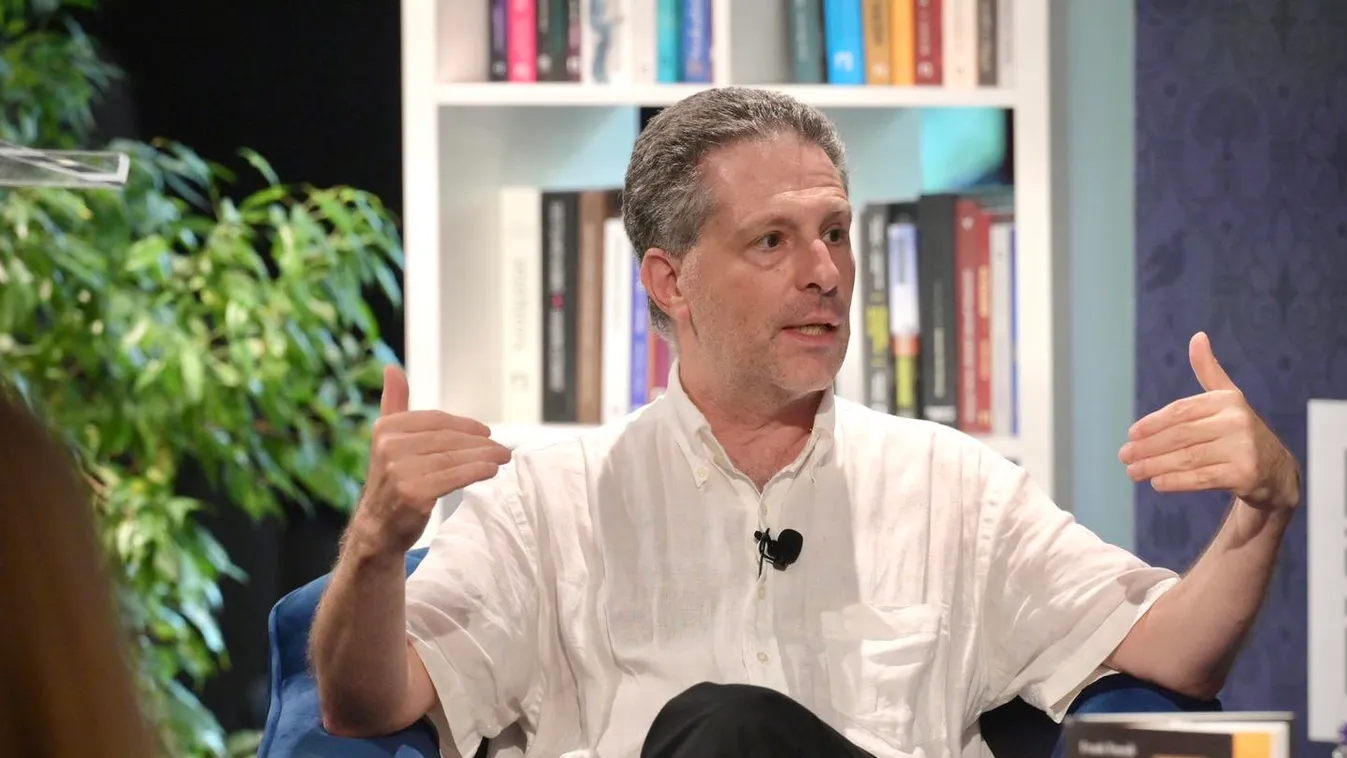 Schiffer András: le kell tennie a hivatalát annak a bírónak, aki letöltötte a Tisza applikációját