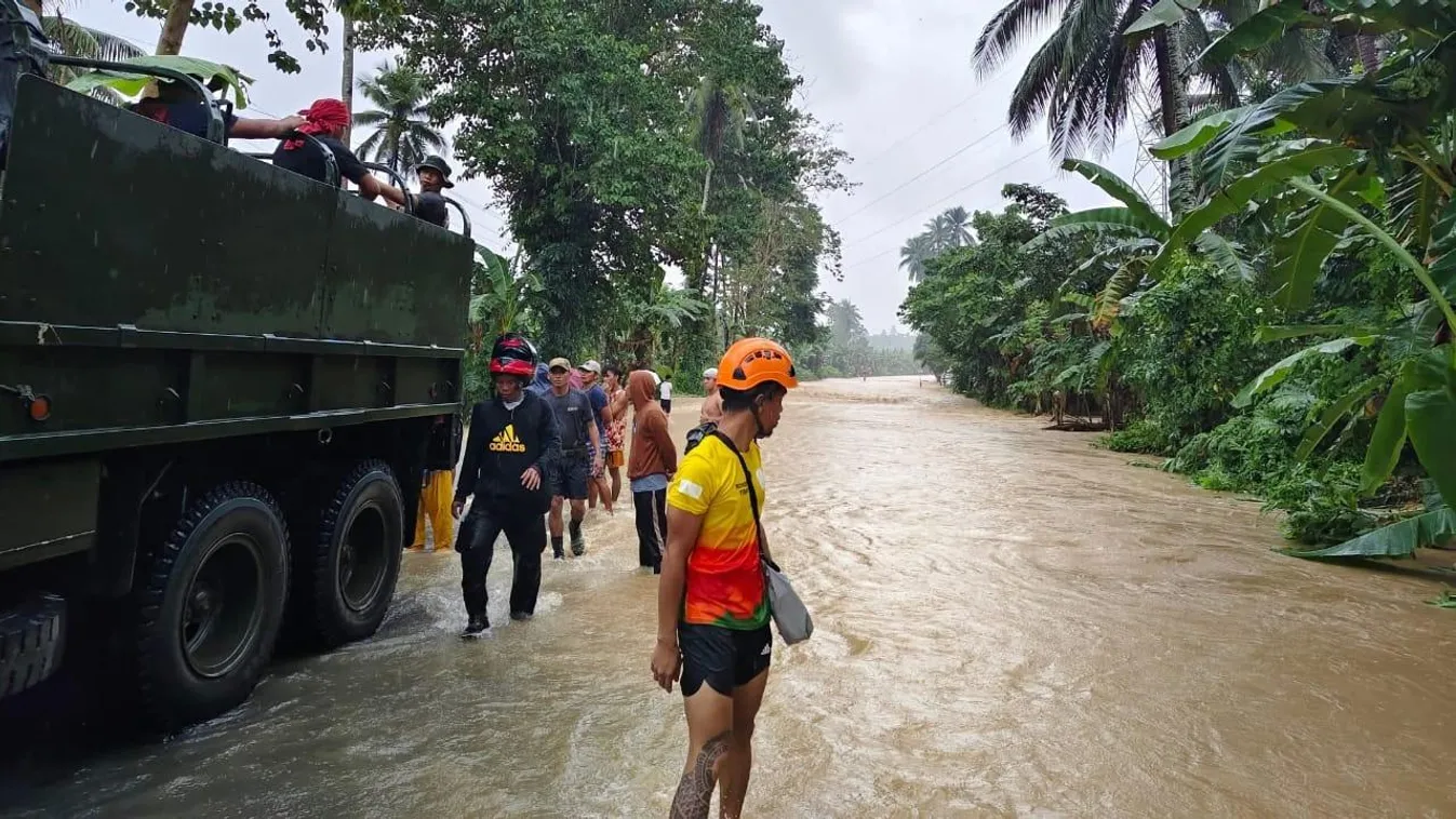 Több tízezer embert evakuáltak a Fülöp-szigeteken tájfun miatt