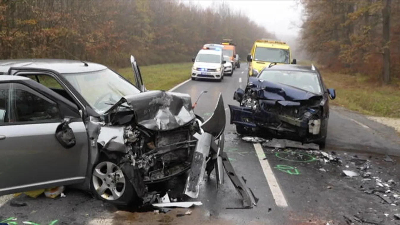 Frontálisan ütköztek a sűrű ködben