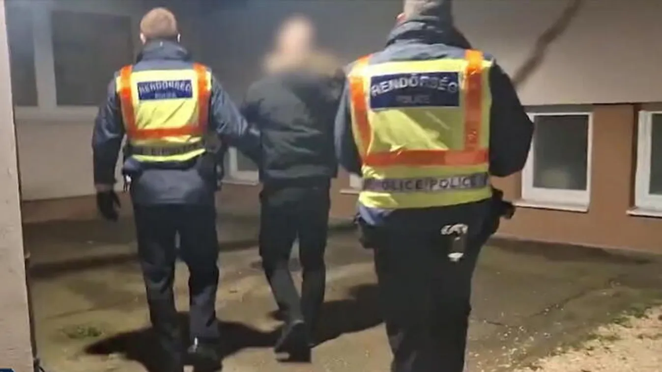 Leköpte és megütötte az autóst, elfogták