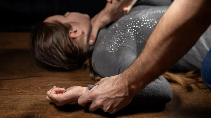 Sállal próbálta megfojtani feleségét, de elfáradt a biharkeresztesi férfi