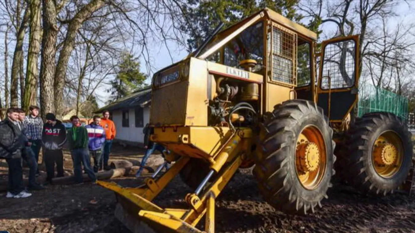 Hagyták meghalni a lezuhant traktorost