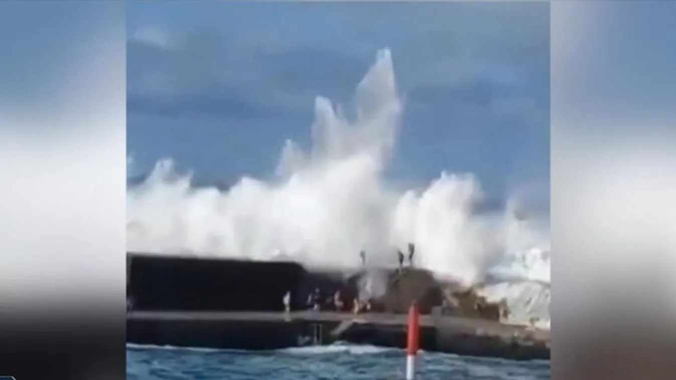 Videón, ahogy elsodorják a hullámok