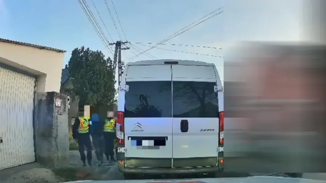 Teherautóval menekült, a kerítésről szedték le a rendőrök