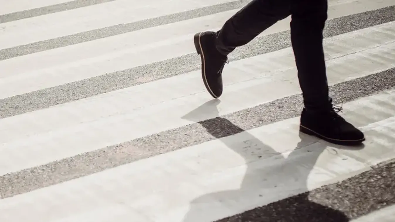 Zebrán gázoltak el egy idős férfit Mendén