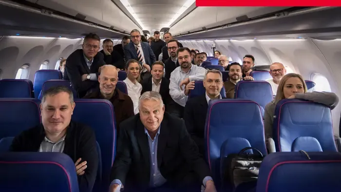 A tiszások abban reménykednek, hogy lezuhan Orbán Viktor repülőgépe