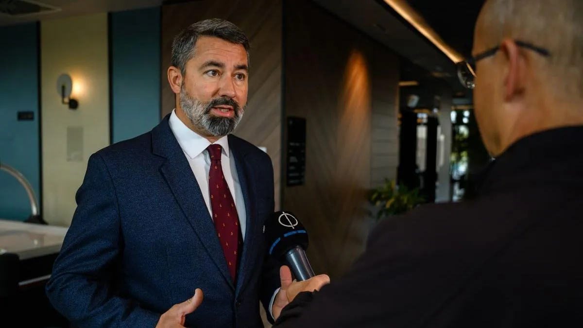 Hidvéghi: a nemzeti konzultáció segít megvédeni a rezsicsökkentést is Brüsszeltől és bábjaitól!