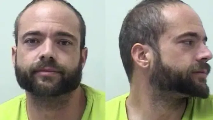 Élőben közvetítette a rajztanár, ahogy halálra szúrta rokonát