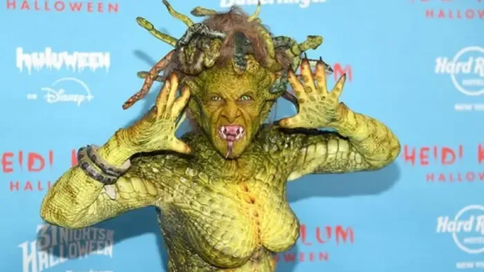 Heidi Klum ismét kimaxolta a Halloweent, őrületes jelmezbe bújt