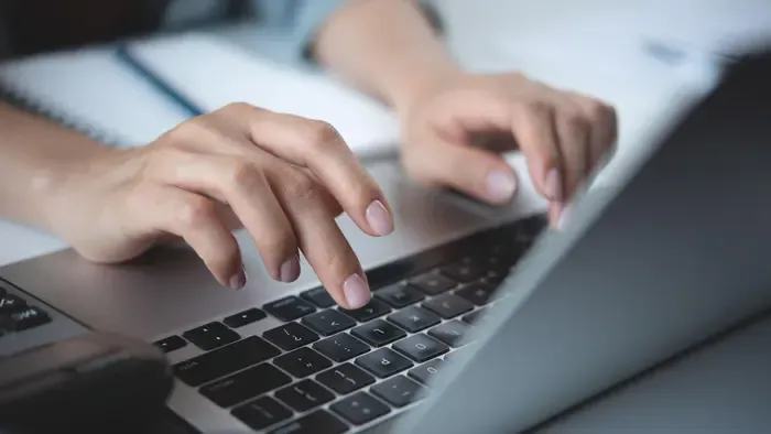 Palóc André, a Nemzetgazdasági Minisztérium (NGM) szóvivője újabb Facebook-videóval jelentkezett.