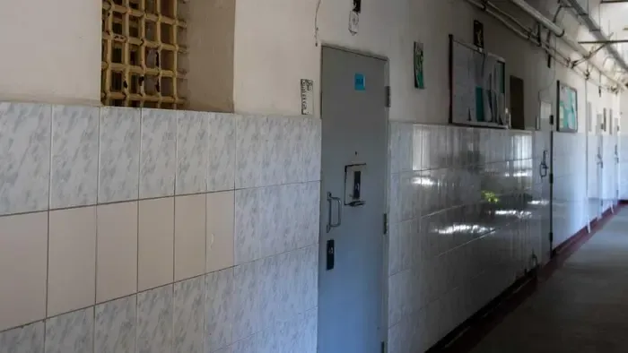 Vesszővel vert meg egy fogyatékos lányt egy ápolónő