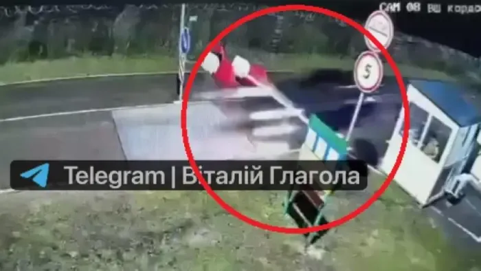 Áttörte a határsorompót egy beregszászi ügyvéd, a kényszersorozás elől menekült Magyarországra – Videó