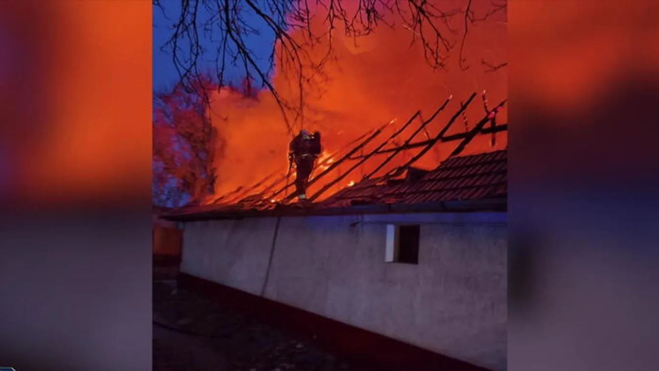 Tüzet raktak, lángolt a kétszintes ház