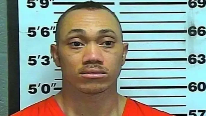 Gyerekei előtt ölte meg feleségét, majd velük takaríttatta fel a nő vérét