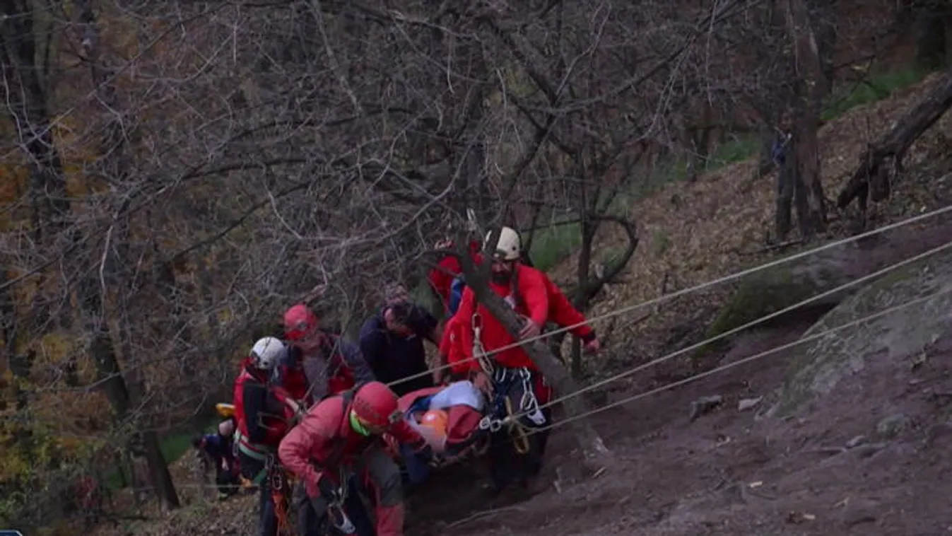 Bokáját törte a túrázó, megmentették