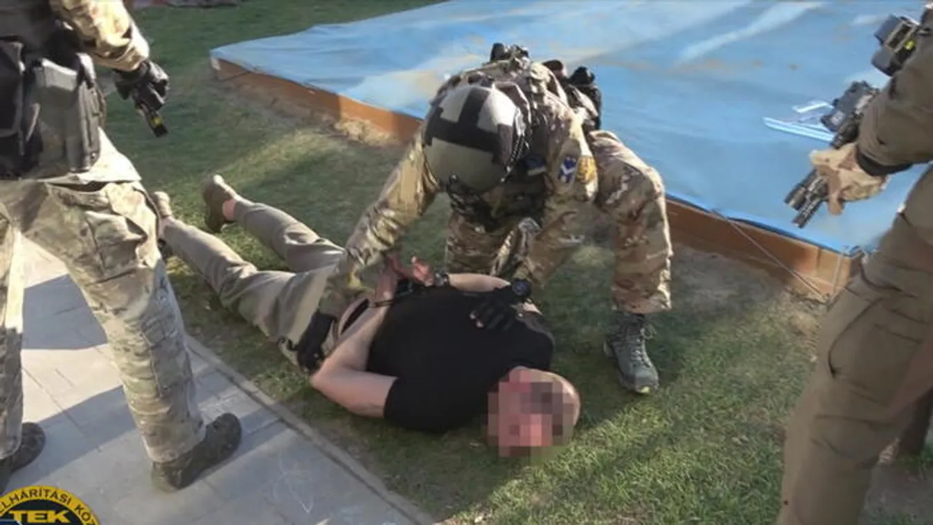 Drog és szamurájkard volt a kocsijában