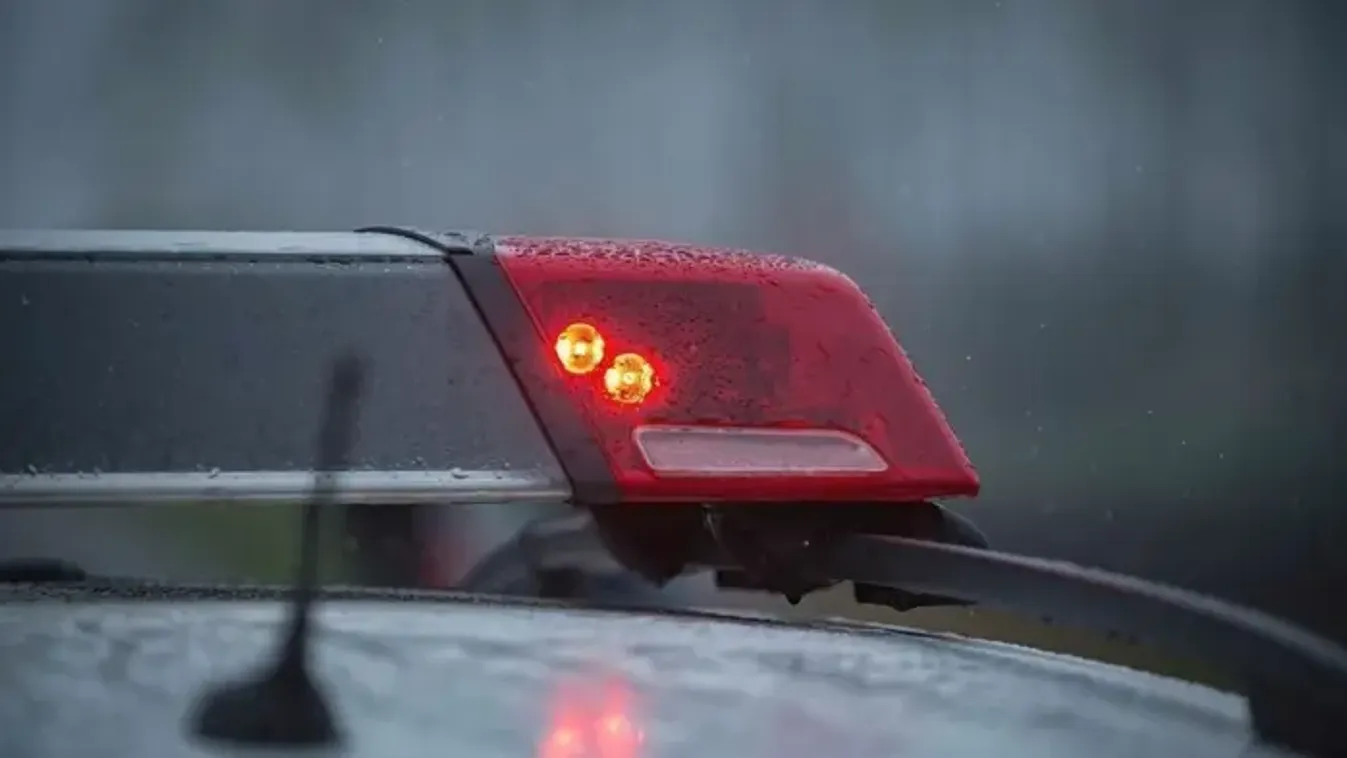 Dráma a 4-es főúton: több embert a roncsokból vágtak ki