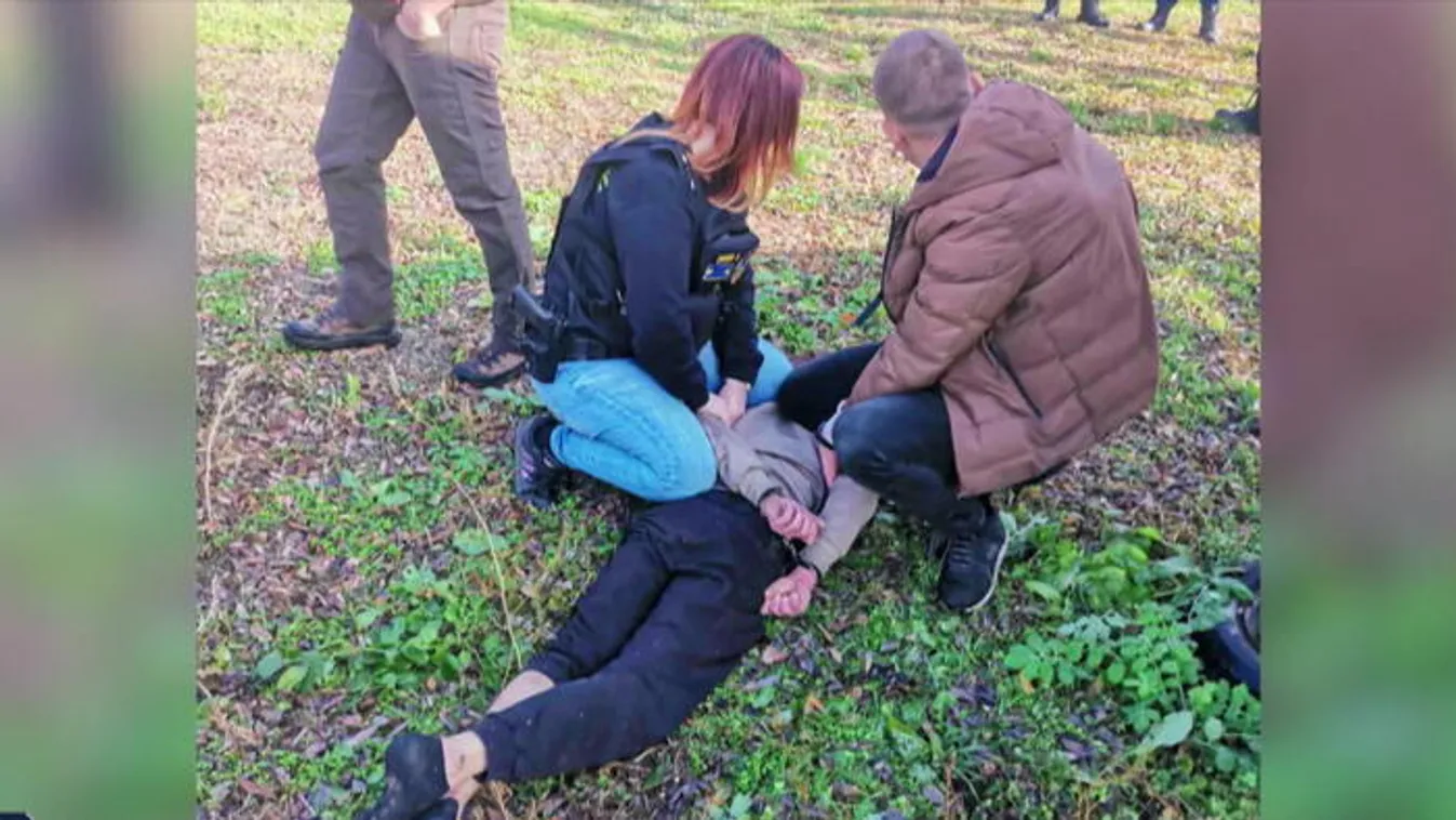 Fegyvert fogott ismerőse fejéhez a rabló