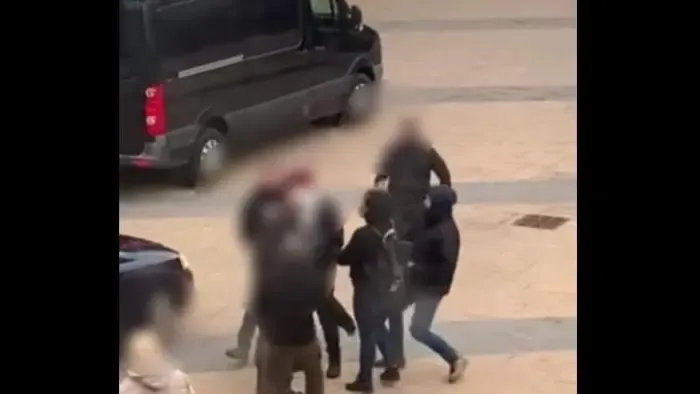 Videón a rajtaütés, álrendőrre csaptak le Siófokon